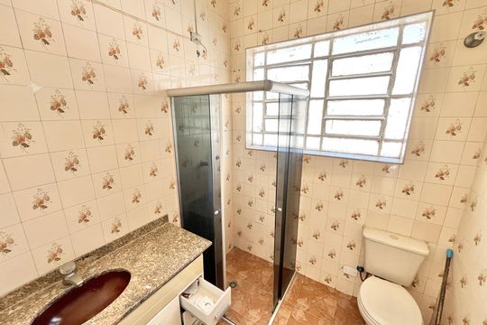Banheiro de casa à venda com 2 quartos, 148m² em Vila Paulicéia, São Paulo