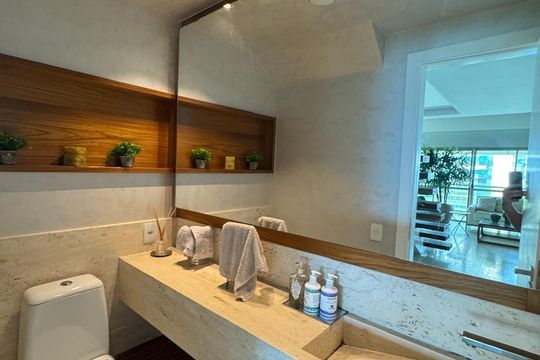 Banheiro 1 de apartamento à venda com 5 quartos, 600m² em Barra da Tijuca, Rio de Janeiro
