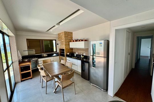 Cozinha de apartamento à venda com 5 quartos, 600m² em Barra da Tijuca, Rio de Janeiro
