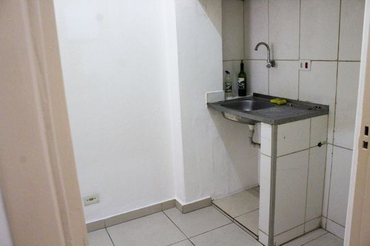 Cozinha de kitnet/studio para alugar com 1 quarto, 40m² em República, São Paulo
