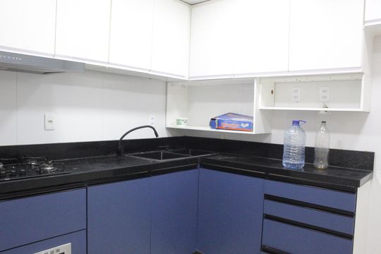 Cozinha de casa de condomínio para alugar com 3 quartos, 90m² em Curicica, Rio de Janeiro