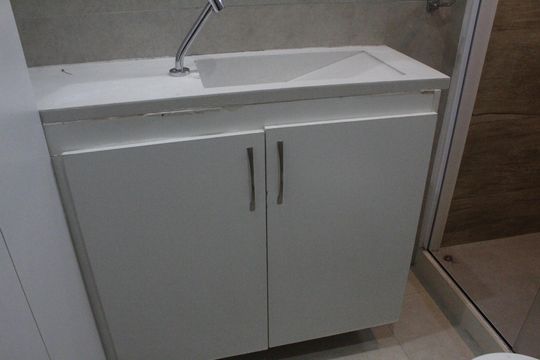 Banheiro da Suíte de casa de condomínio para alugar com 3 quartos, 90m² em Curicica, Rio de Janeiro