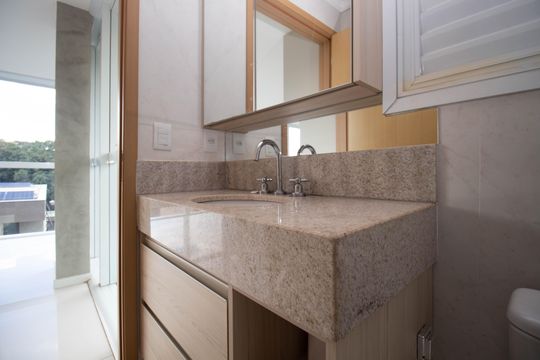 Banheiro de apartamento para alugar com 1 quarto, 45m² em Asa Norte, Brasília