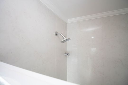 Banheiro de apartamento para alugar com 1 quarto, 45m² em Asa Norte, Brasília