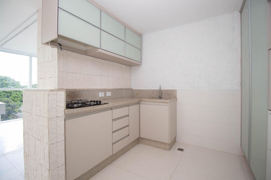 Cozinha e Área de Serviço de apartamento para alugar com 1 quarto, 45m² em Asa Norte, Brasília