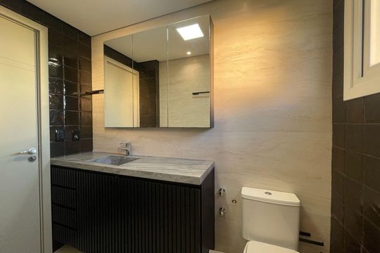 Banheiro social de apartamento à venda com 1 quarto, 65m² em Vila Rosa, Novo Hamburgo