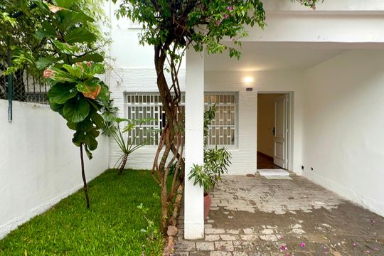Garagem de casa para alugar com 3 quartos, 120m² em Jardim Paulistano, São Paulo