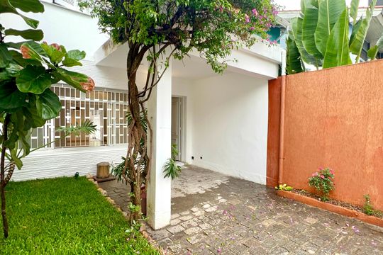 Garagem de casa para alugar com 3 quartos, 120m² em Jardim Paulistano, São Paulo