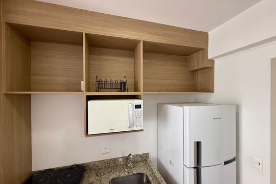Cozinha de kitnet/studio para alugar com 1 quarto, 22m² em Jardim das Acacias, São Paulo