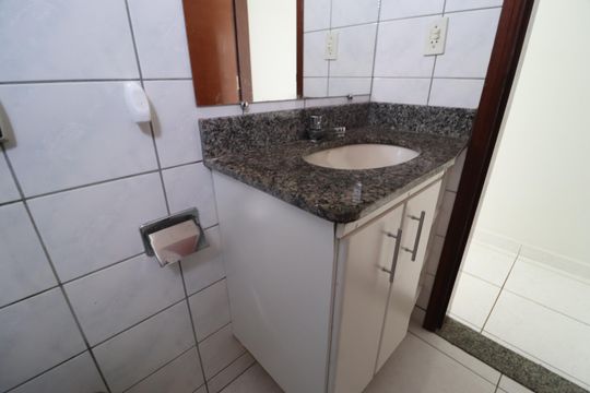 Banheiro Suíte de apartamento para alugar com 2 quartos, 75m² em Santa Mônica, Uberlândia