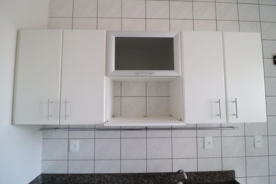 Cozinha de apartamento para alugar com 2 quartos, 75m² em Santa Mônica, Uberlândia