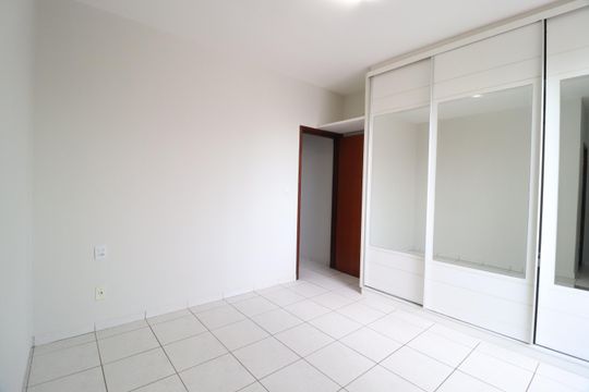 Suíte de apartamento para alugar com 2 quartos, 75m² em Santa Mônica, Uberlândia