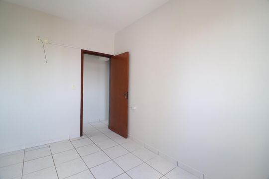 Quarto 1 de apartamento para alugar com 2 quartos, 75m² em Santa Mônica, Uberlândia