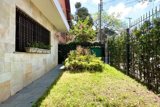 Área comum de casa à venda com 4 quartos, 400m² em Vila Madalena, São Paulo
