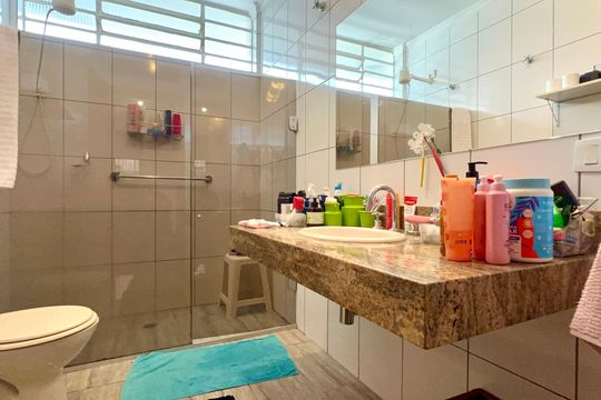 Banheiro Social de casa à venda com 4 quartos, 400m² em Vila Madalena, São Paulo