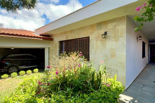 Área comum de casa à venda com 4 quartos, 400m² em Vila Madalena, São Paulo