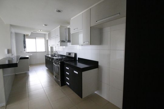 Cozinha de apartamento para alugar com 4 quartos, 143m² em Jacarepaguá, Rio de Janeiro