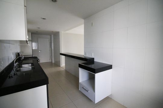 Cozinha de apartamento para alugar com 4 quartos, 143m² em Jacarepaguá, Rio de Janeiro