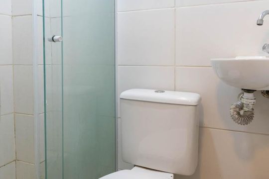 Banheiro Social de kitnet/studio para alugar com 1 quarto, 35m² em República, São Paulo