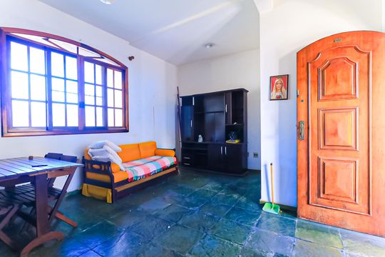 Sala de casa para alugar com 1 quarto, 89m² em Encantado, Rio de Janeiro