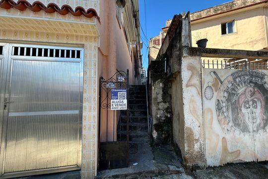 Fachada + plaquinha de casa à venda com 1 quarto, 107m² em Pilares, Rio de Janeiro
