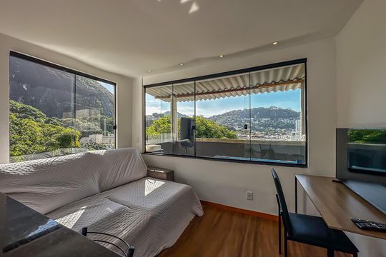 Casa para alugar com 2 quartos, 90m² em Laranjeiras, Rio de Janeiro