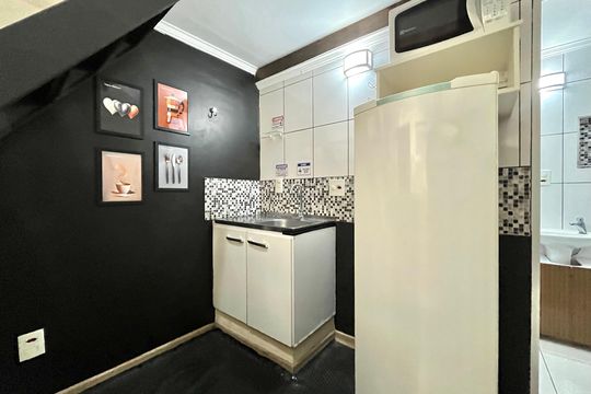 Cozinha de kitnet/studio para alugar com 1 quarto, 23m² em Mirandópolis, São Paulo