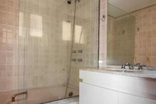 Banheiro de apartamento à venda com 4 quartos, 165m² em Auxiliadora, Porto Alegre