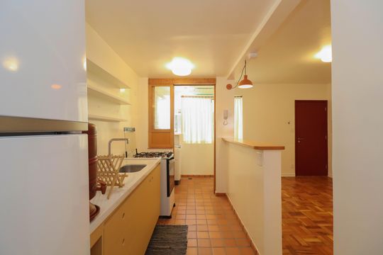 Cozinha de apartamento para alugar com 1 quarto, 45m² em Pinheiros, São Paulo