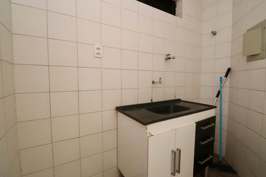 Cozinha de apartamento para alugar com 1 quarto, 51m² em Parque Bela Vista, Salvador