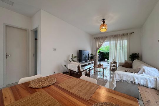 Sala de casa de condomínio à venda com 2 quartos, 60m² em Vargem Pequena, Rio de Janeiro