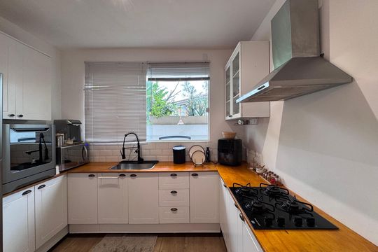 Cozinha de casa de condomínio à venda com 2 quartos, 60m² em Vargem Pequena, Rio de Janeiro