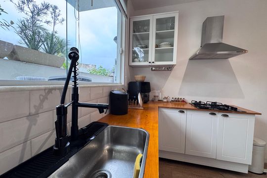 Cozinha de casa de condomínio à venda com 2 quartos, 60m² em Vargem Pequena, Rio de Janeiro