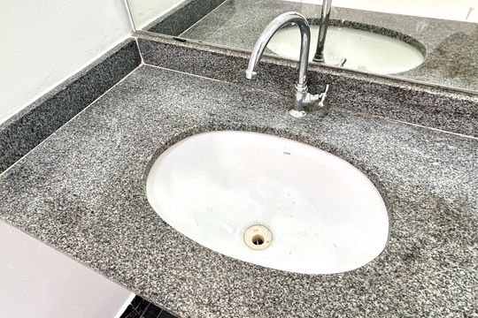 Banheiro de apartamento para alugar com 2 quartos, 47m² em Vila Galvão, Guarulhos