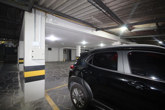 Garagem de apartamento para alugar com 2 quartos, 80m² em Petrópolis, Porto Alegre