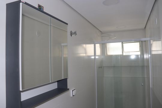 Banheiro de apartamento para alugar com 2 quartos, 62m² em Bela Vista, São Paulo