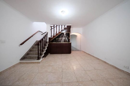 Sala de casa para alugar com 4 quartos, 230m² em Vila Nhocune, São Paulo