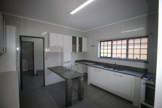 Casa para alugar com 3 quartos, 357m² em Vila Trujillo, Sorocaba