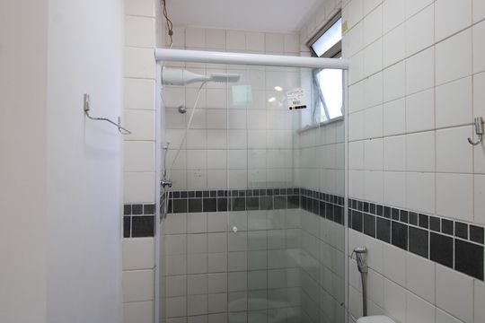 Banheiro de apartamento para alugar com 2 quartos, 54m² em Pechincha, Rio de Janeiro