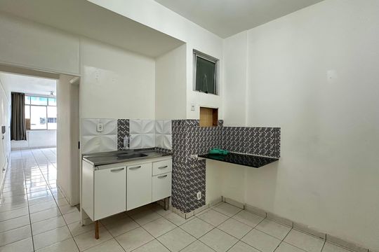 Cozinha de apartamento para alugar com 1 quarto, 41m² em Copacabana, Rio de Janeiro