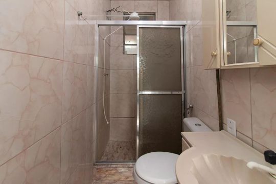 Banheiro de casa para alugar com 2 quartos, 90m² em Condomínio Maracanã, Santo André