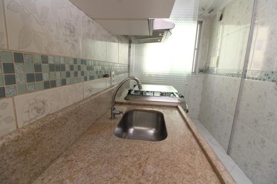 Cozinha de apartamento à venda com 2 quartos, 47m² em Jardim Santa Teresinha, São Paulo