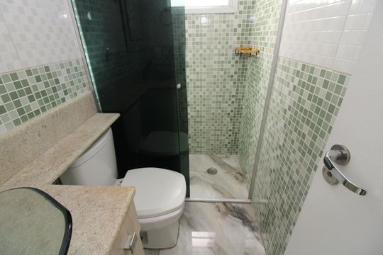 Banheiro de apartamento à venda com 2 quartos, 47m² em Jardim Santa Teresinha, São Paulo
