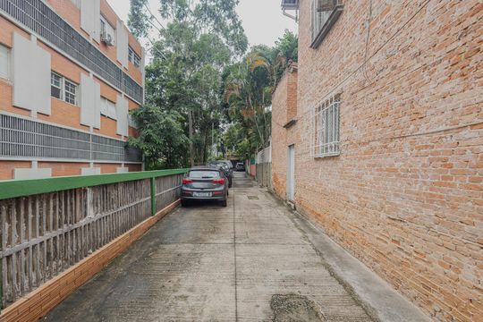 Garagem de casa à venda com 3 quartos, 120m² em Cerqueira César, São Paulo