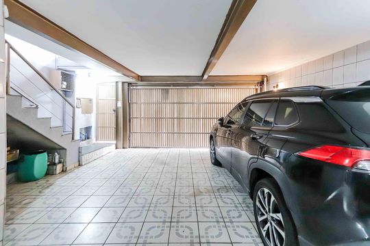Garagem de casa à venda com 3 quartos, 210m² em Jardim das Vertentes, São Paulo