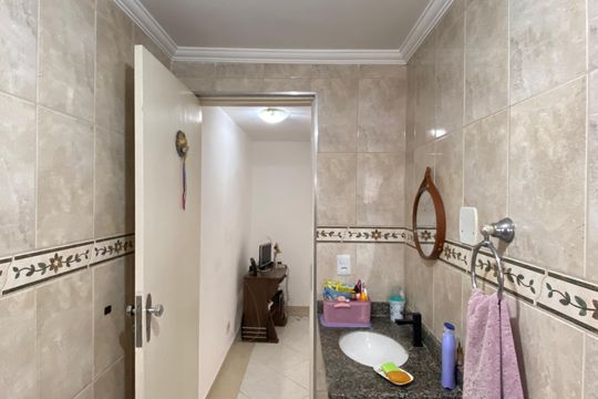 Banheiro Social de casa à venda com 4 quartos, 125m² em Km 18, Osasco