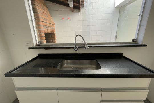 Cozinha de casa de condomínio para alugar com 2 quartos, 85m² em Chácara Pavoeiro, Cotia