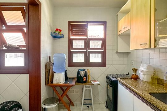 Cozinha de apartamento para alugar com 3 quartos, 69m² em Canasvieiras, Florianópolis