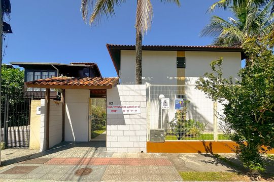 Fachada de apartamento para alugar com 3 quartos, 69m² em Canasvieiras, Florianópolis