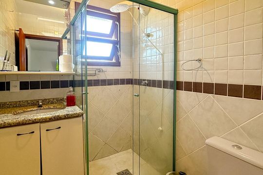 Banheiro Social de apartamento para alugar com 3 quartos, 69m² em Canasvieiras, Florianópolis